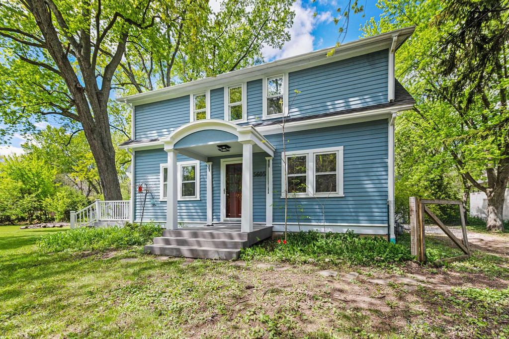 5605 Pine LANE, Mequon, WI 53092