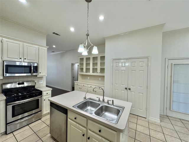 321 Tanglewood Street, Denton, TX 76207