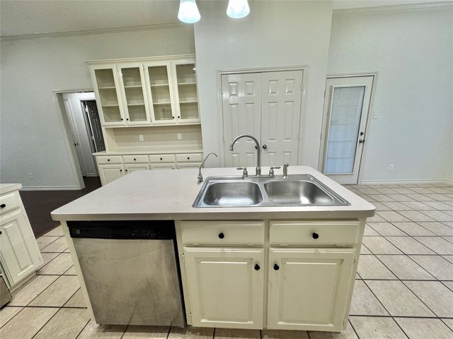 321 Tanglewood Street, Denton, TX 76207