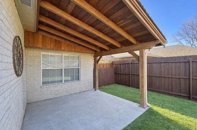 321 Tanglewood Street, Denton, TX 76207