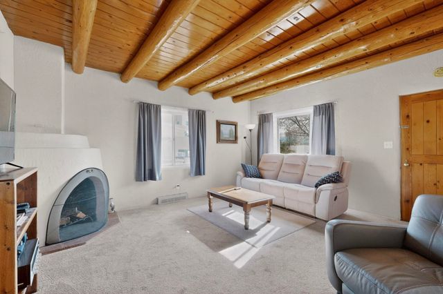 1011 Calle Sierra Vista, Espanola, NM 87532