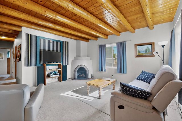 1011 Calle Sierra Vista, Espanola, NM 87532