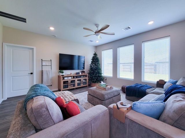 2901 Blossom Crest Way, League City, TX 77573