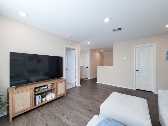 2901 Blossom Crest Way, League City, TX 77573