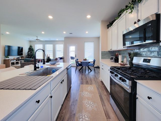 2901 Blossom Crest Way, League City, TX 77573