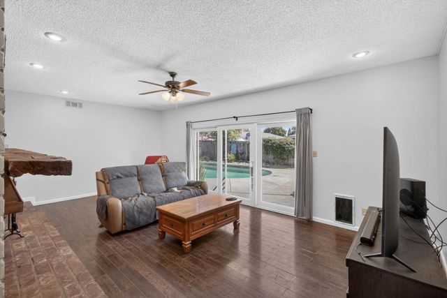 9166 Rundelay Way, Sacramento, CA 95826