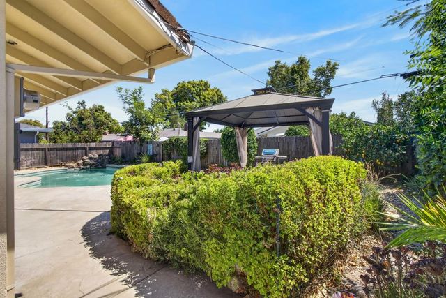 9166 Rundelay Way, Sacramento, CA 95826