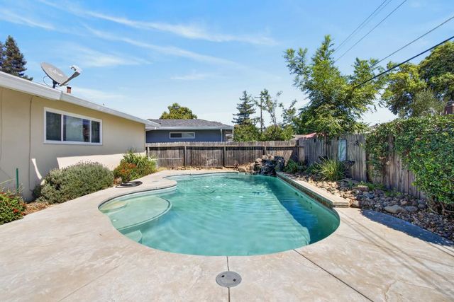 9166 Rundelay Way, Sacramento, CA 95826