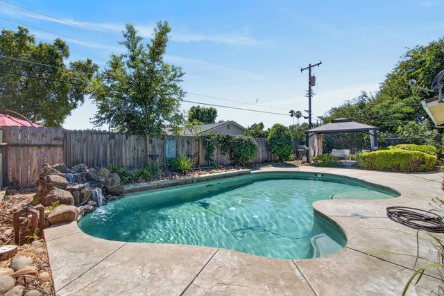 9166 Rundelay Way, Sacramento, CA 95826