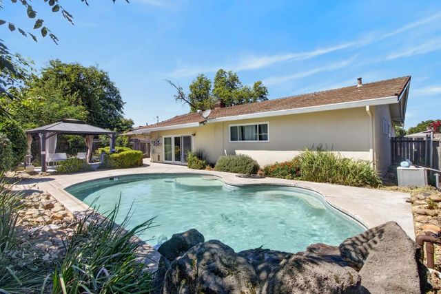 9166 Rundelay Way, Sacramento, CA 95826
