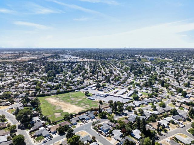 9166 Rundelay Way, Sacramento, CA 95826