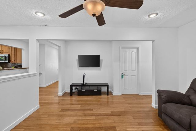 9166 Rundelay Way, Sacramento, CA 95826