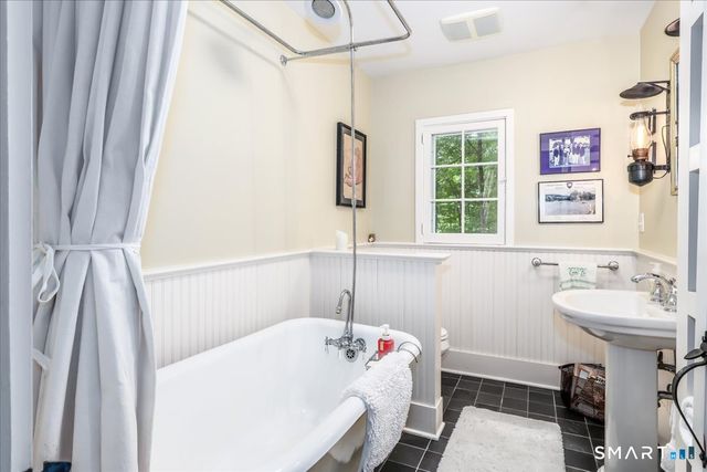 132 Webbs Hill Road, Stamford, CT 06903