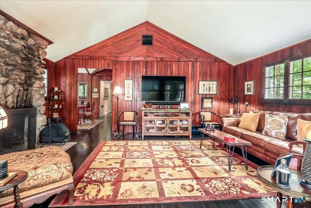 132 Webbs Hill Road, Stamford, CT 06903