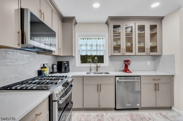 33 Oak Ave, Pequannock Twp., NJ 07440