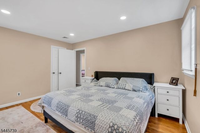 33 Oak Ave, Pequannock Twp., NJ 07440