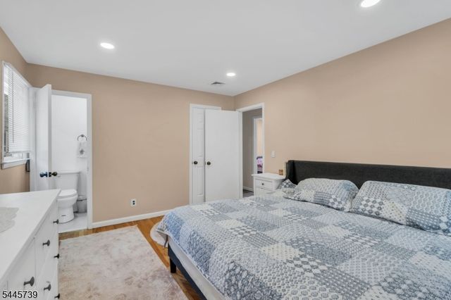33 Oak Ave, Pequannock Twp., NJ 07440