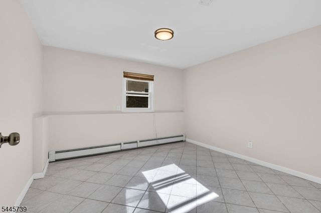33 Oak Ave, Pequannock Twp., NJ 07440