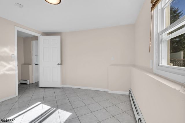 33 Oak Ave, Pequannock Twp., NJ 07440
