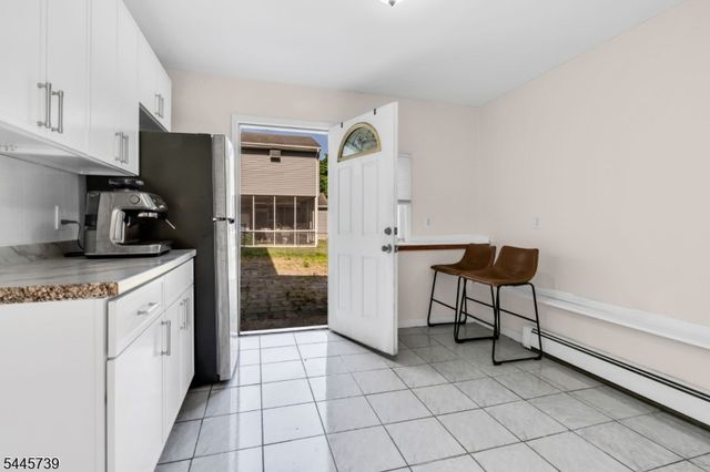 33 Oak Ave, Pequannock Twp., NJ 07440