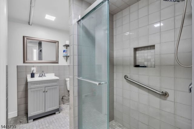 33 Oak Ave, Pequannock Twp., NJ 07440