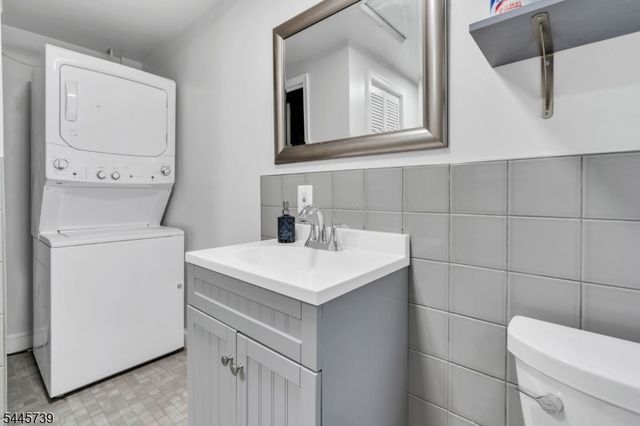 33 Oak Ave, Pequannock Twp., NJ 07440