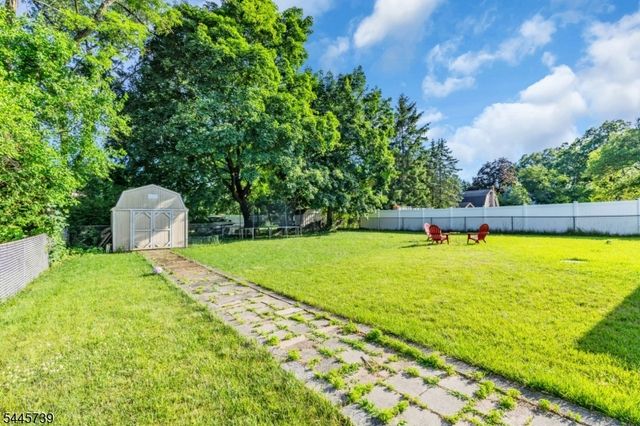 33 Oak Ave, Pequannock Twp., NJ 07440