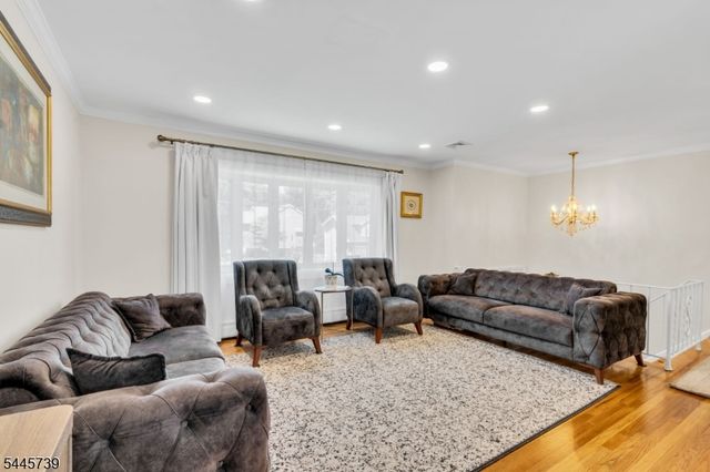33 Oak Ave, Pequannock Twp., NJ 07440
