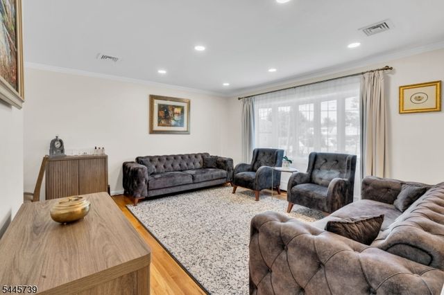 33 Oak Ave, Pequannock Twp., NJ 07440