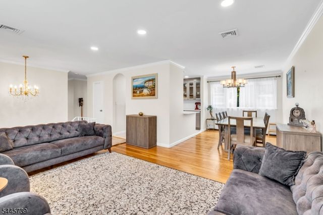 33 Oak Ave, Pequannock Twp., NJ 07440