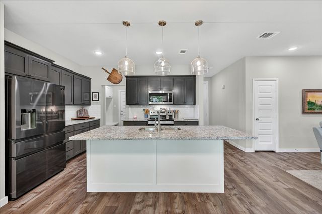 1005 W Chambers Street, Cleburne, TX 76033