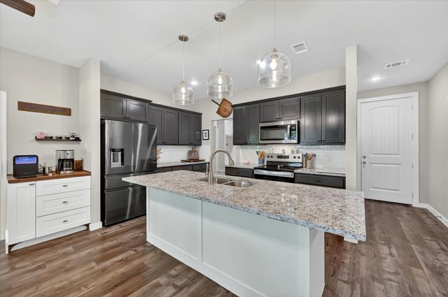 1005 W Chambers Street, Cleburne, TX 76033