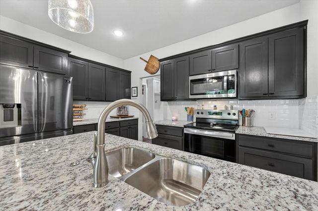 1005 W Chambers Street, Cleburne, TX 76033