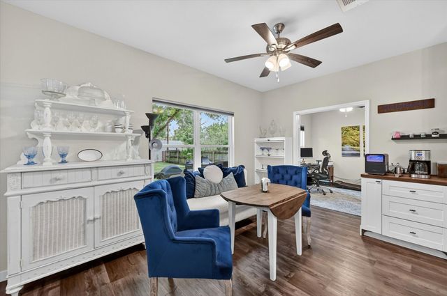 1005 W Chambers Street, Cleburne, TX 76033