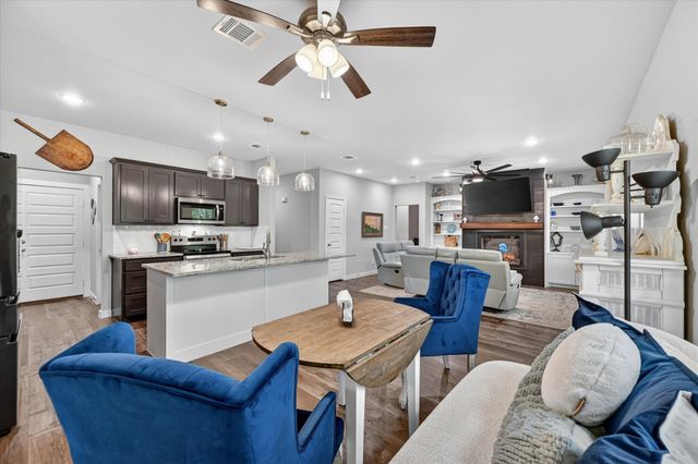 1005 W Chambers Street, Cleburne, TX 76033