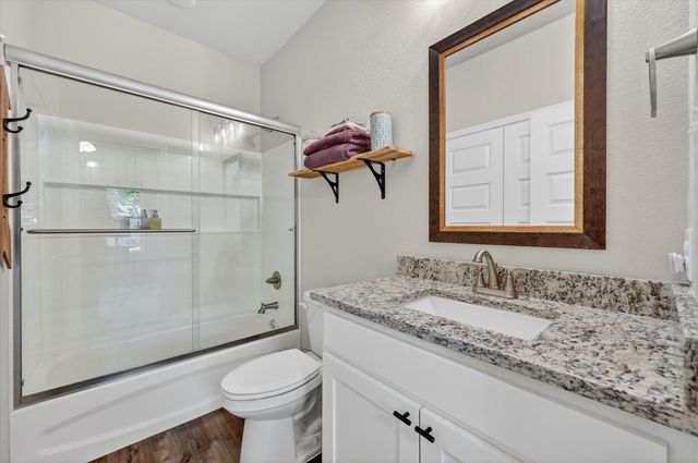 1005 W Chambers Street, Cleburne, TX 76033