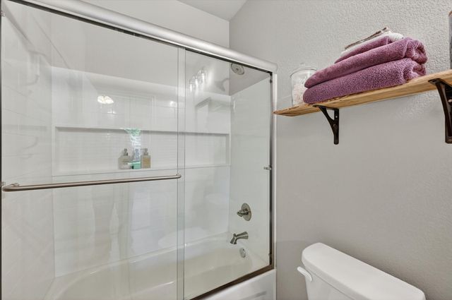 1005 W Chambers Street, Cleburne, TX 76033