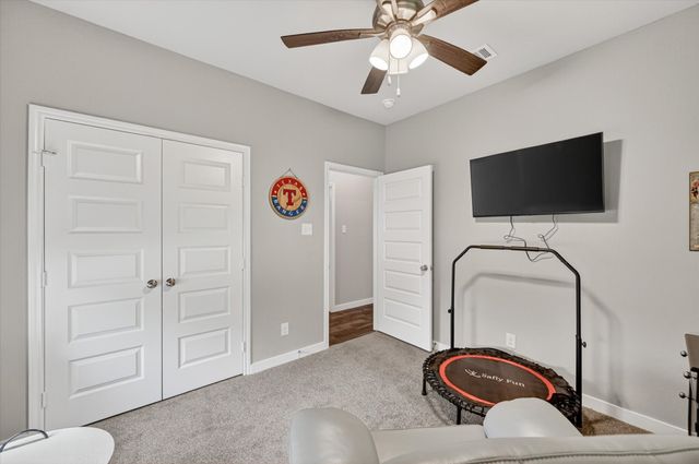 1005 W Chambers Street, Cleburne, TX 76033