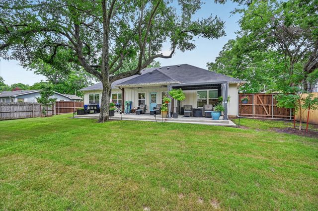 1005 W Chambers Street, Cleburne, TX 76033