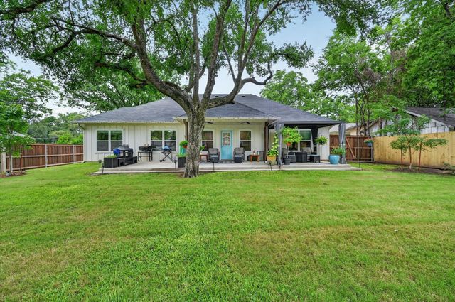 1005 W Chambers Street, Cleburne, TX 76033
