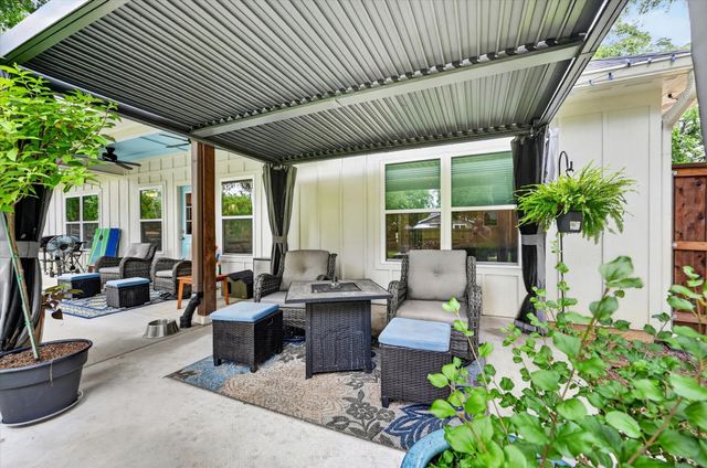 1005 W Chambers Street, Cleburne, TX 76033