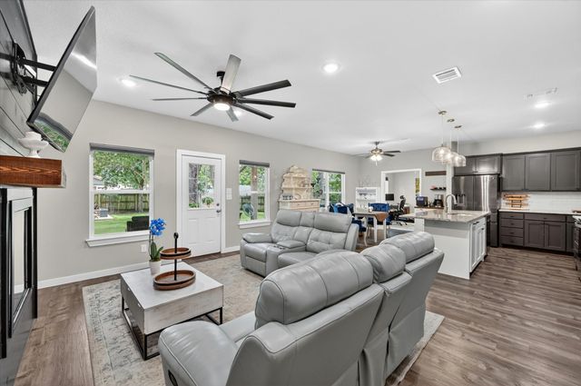1005 W Chambers Street, Cleburne, TX 76033