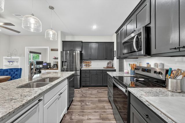 1005 W Chambers Street, Cleburne, TX 76033