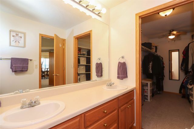 3900 Deer Valley Dr A, Marion, IA 52302