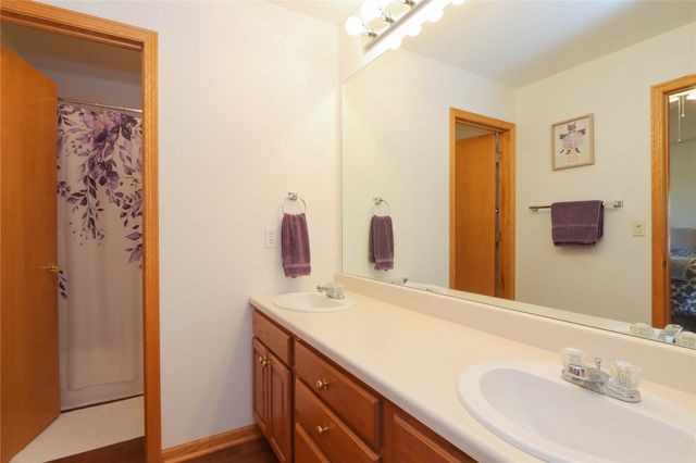 3900 Deer Valley Dr A, Marion, IA 52302