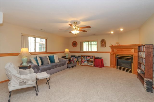 3900 Deer Valley Dr A, Marion, IA 52302