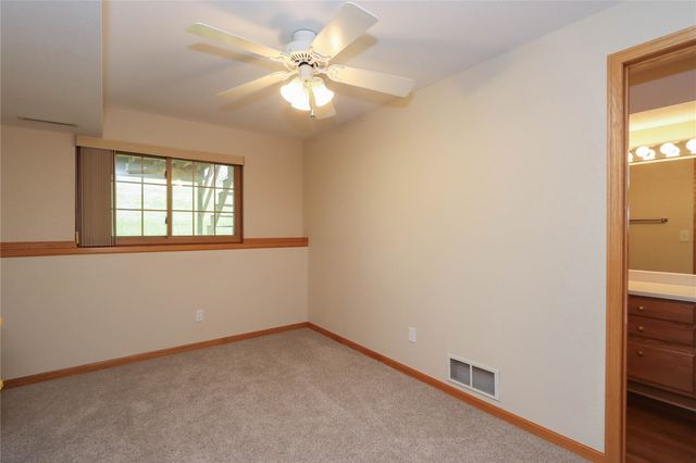 3900 Deer Valley Dr A, Marion, IA 52302
