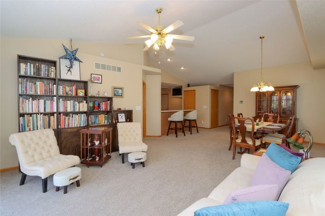3900 Deer Valley Dr A, Marion, IA 52302