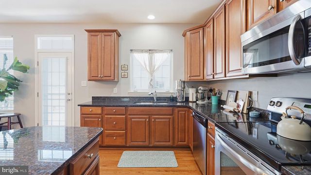 12605 TERRANOVA LN, Woodbridge, VA 22192