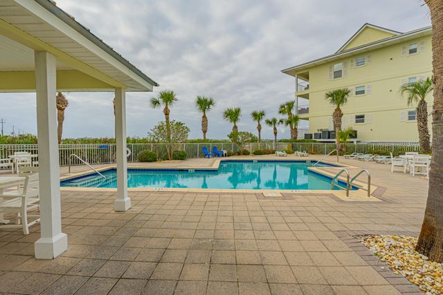 8436 Gulf Boulevard UNIT 511, Navarre, FL 32566